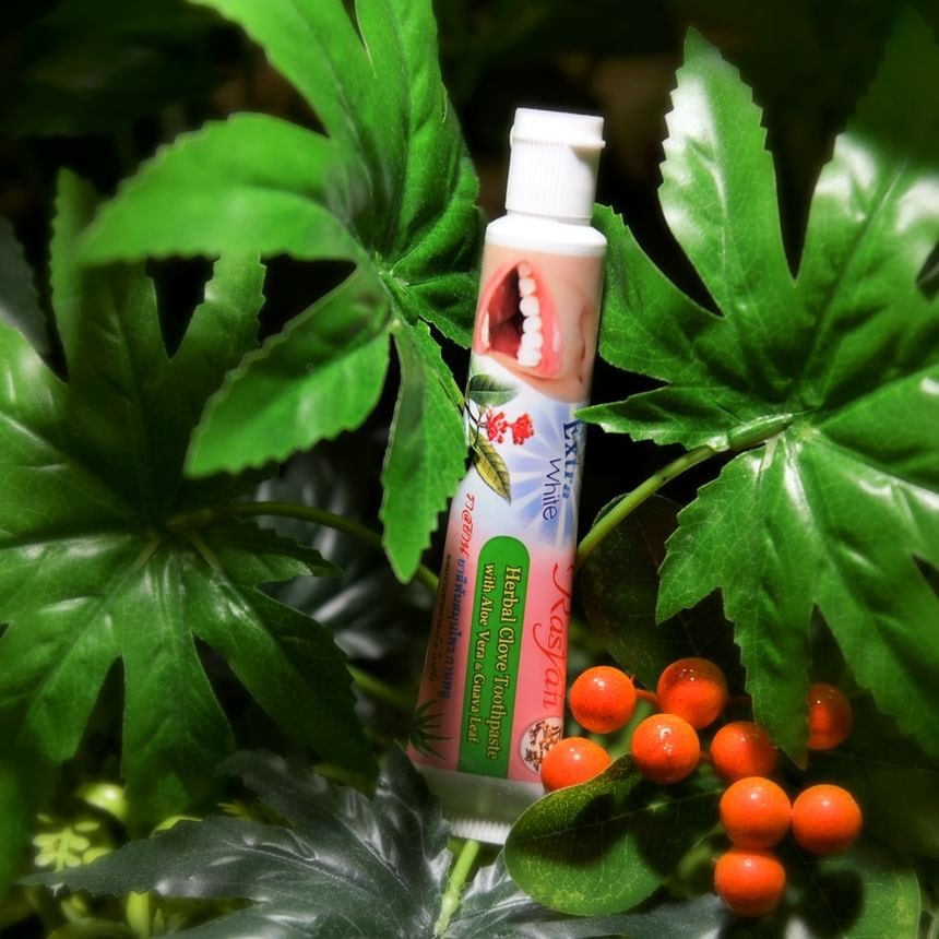 Rasyan - Extra White Herbal Clove Toothpaste With Aloe Vera & Guava Leaf Travel