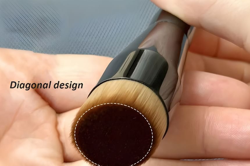 Stroke of Beauty - Angled Foundation Brush