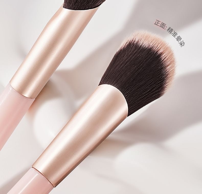 NOVO - Ultra-Fine Soft Angled Blush Brush
