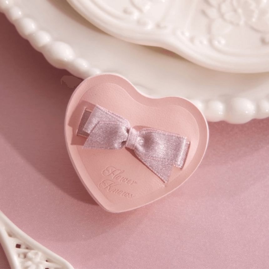 Flower Knows - Heart Shaped Marshmallow Powder Puff