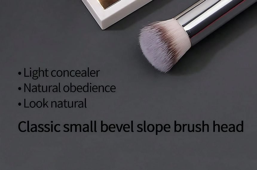 Stroke of Beauty - Angled Concealer Makeup Brush