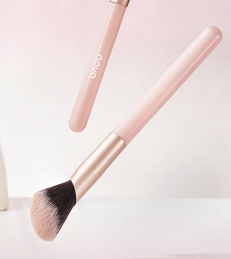 NOVO - Ultra-Fine Soft Angled Blush Brush