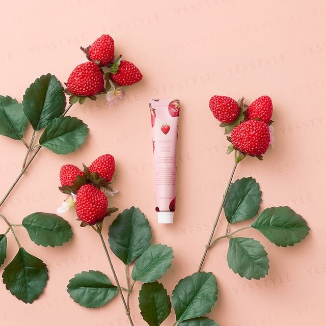 Daily Aroma Japan - Strawberry Mini Hand Cream